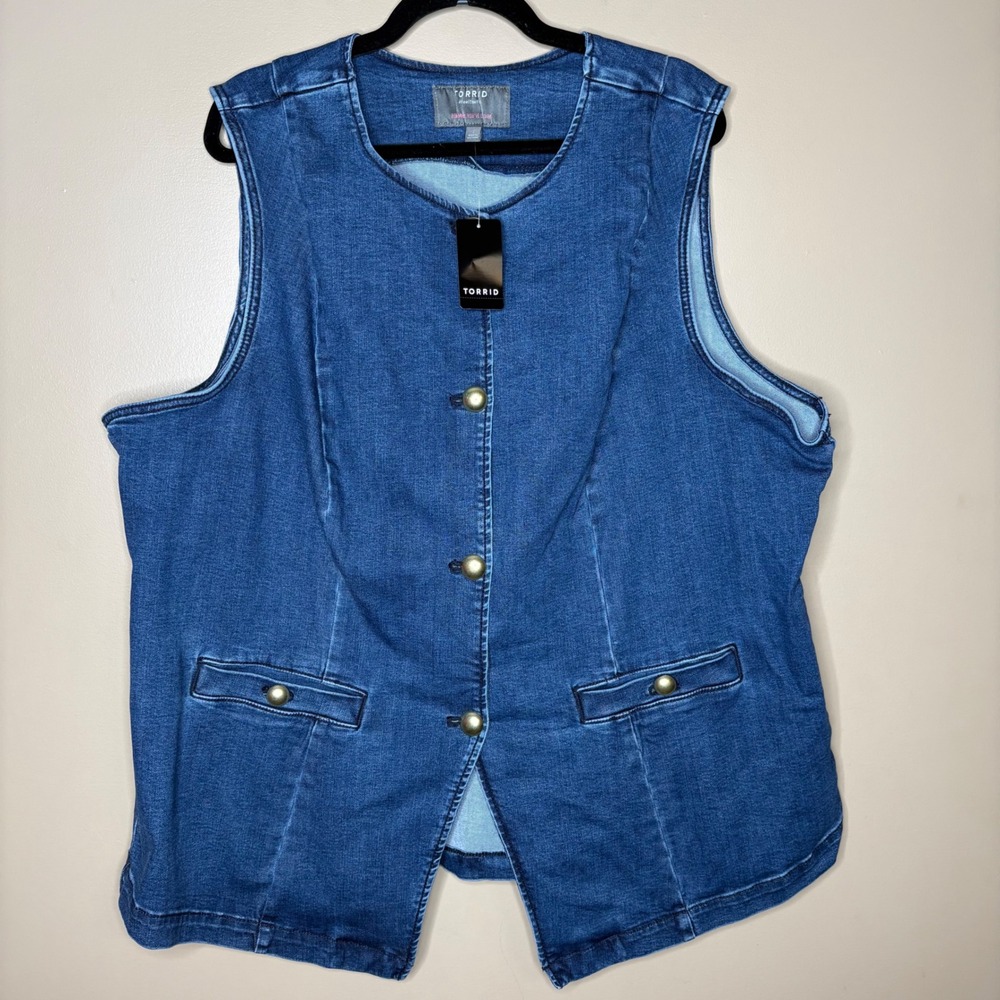 Torrid Denim Studio Vest Meteor Medium Wash Blue Button Front Plus Size 3 3X NEW
